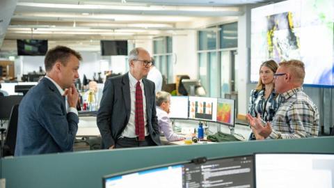 Science Minister Lord Vallance (centre) meets Met Office Operational Weather Team (Image copyright Met Office 2025)