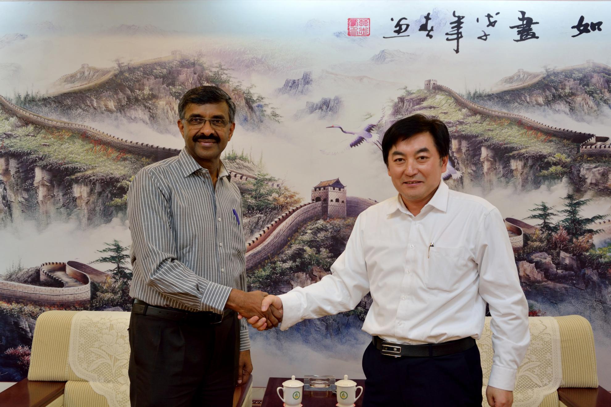 Prof Venu Nair and Dr Zhiqiang Shen CERAD Newton fundUK-China Centre of Excellence for Research of Avian Diseases (CERAD)